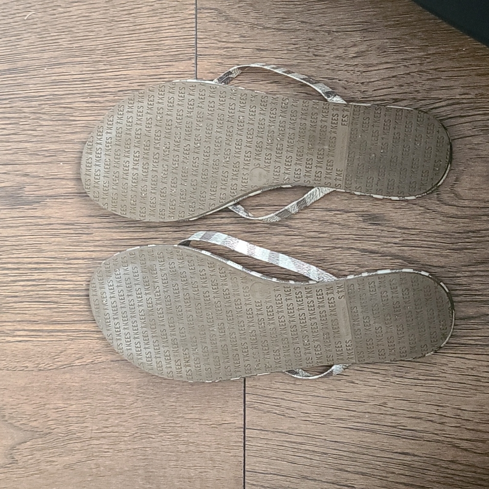 Tkees flip flops - Picture 2 of 3